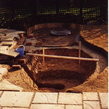 The spur trench leading from the bottom drain to the filter has been dug. In most smaller garden ponds this will not be necessary, it's only where significant numbers of fish are to be kept that this is worthwhile.